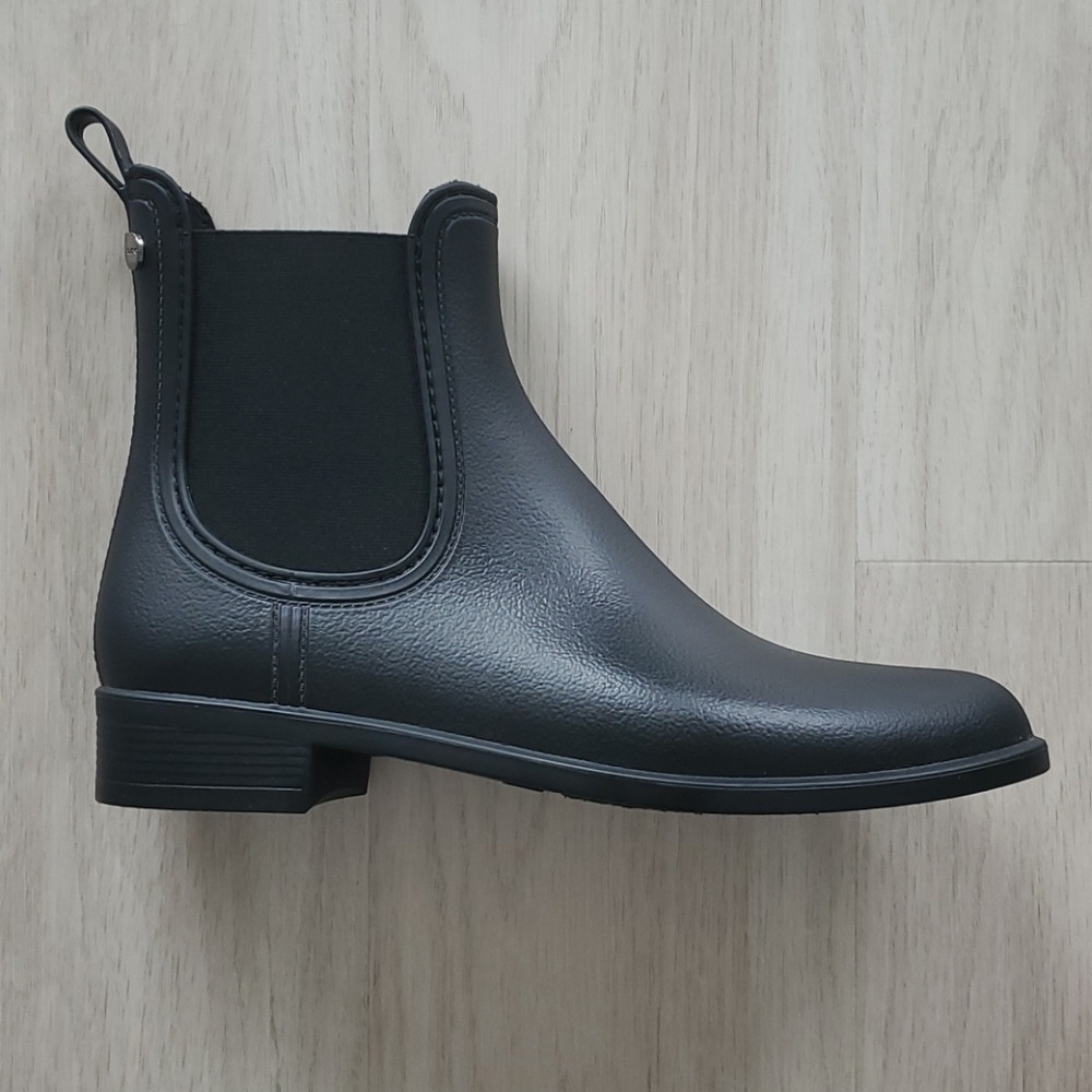 BRAND NEW Never worn- Aldo Black leather boots